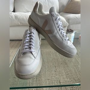 Veja Men’s Sneakers, V-12 Leather White Sable size 11.5